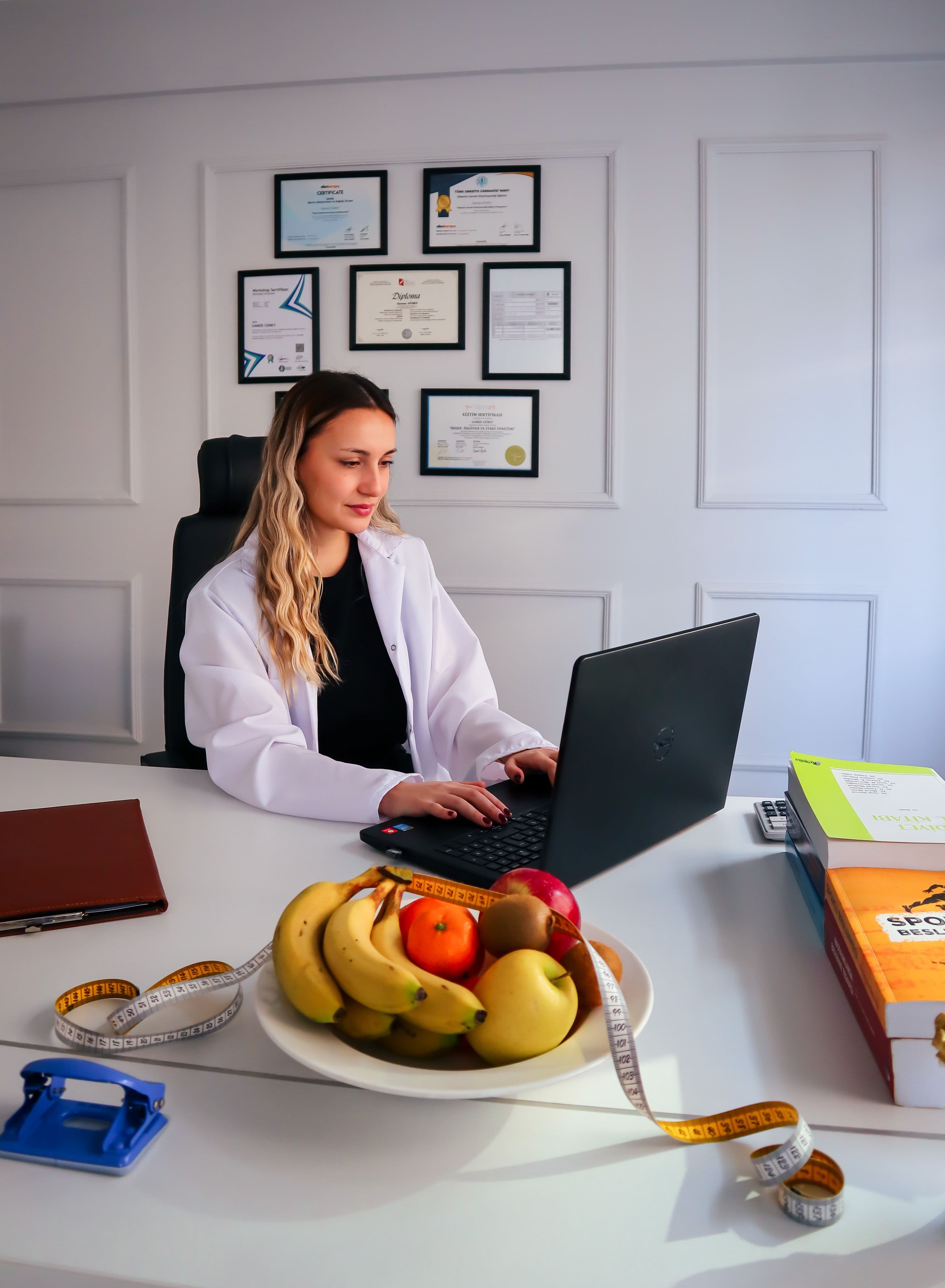 A thorough evaluation of your current health status, dietary habits, nutritional deficiencies and metabolic profile using advanced diagnostic tools. We create a holistic snapshot of your nutritional status and develop a precise roadmap for achieving your wellness objectives.